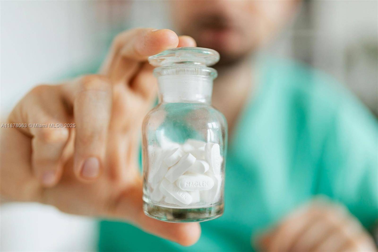 Closed Door Specialty Pharmacy specializing in servicing hospice patients at home amp ; in assisted living facilities throughout Miami Dade amp ; Broward Counties.