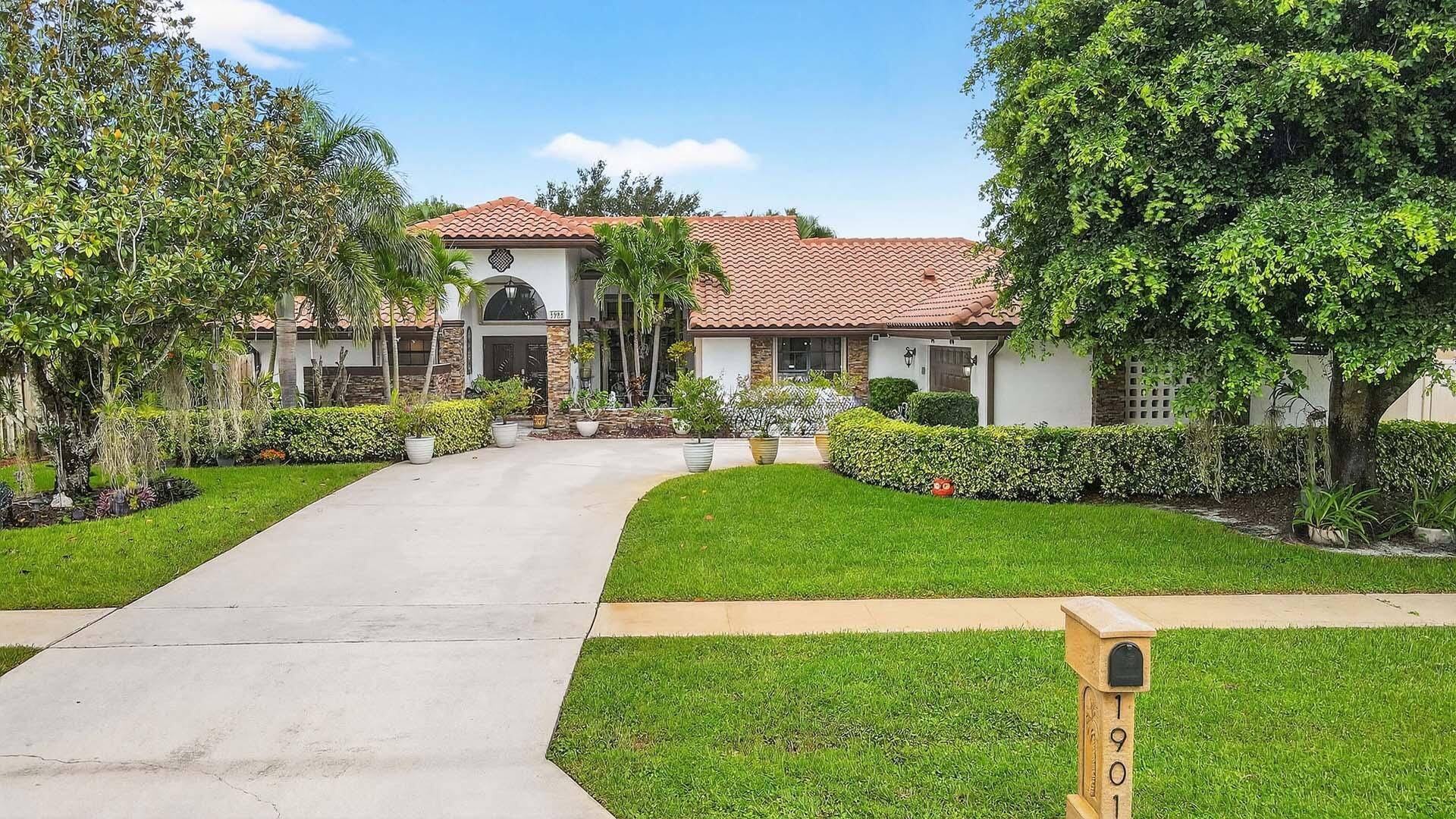 Tastefully renovated 3 bed, 2 bath split plan home in Wellington's premier NO HOA neighborhood !