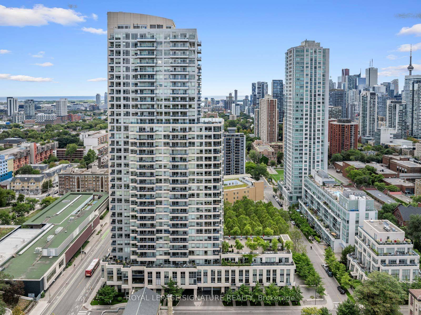 What an Unforgettable View Rare To Find Executive Corner Suite Overlooking the Skyline of Toronto Downtown Elevate your lifestyle in this extra large, lavish corner residence offering approximately 1, 280 ...