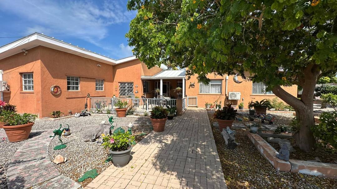 SEABREEZE ESTS HOME Single Family Home New-Providence