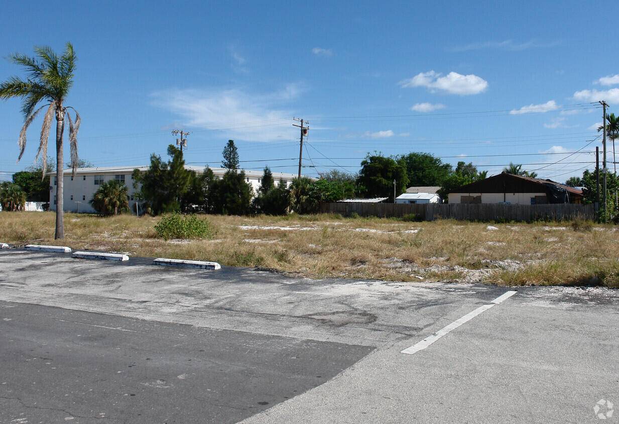 Small vacant land parcel formerly a motel.