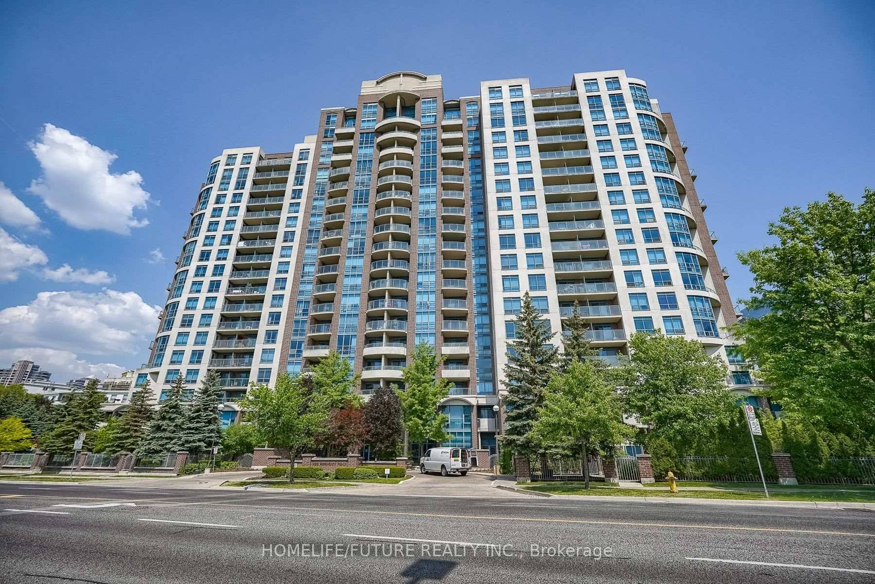 Bright and Spacious 1 Bedroom Den in Prime North York Location.