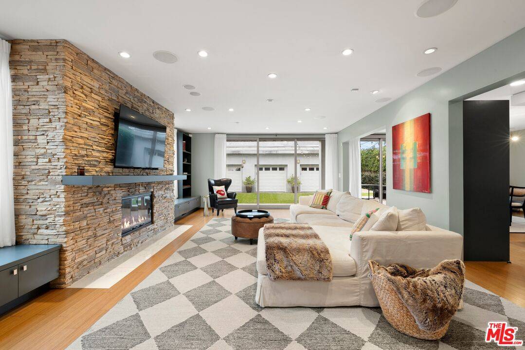 414  N Vista St 4BR Hancock Park La