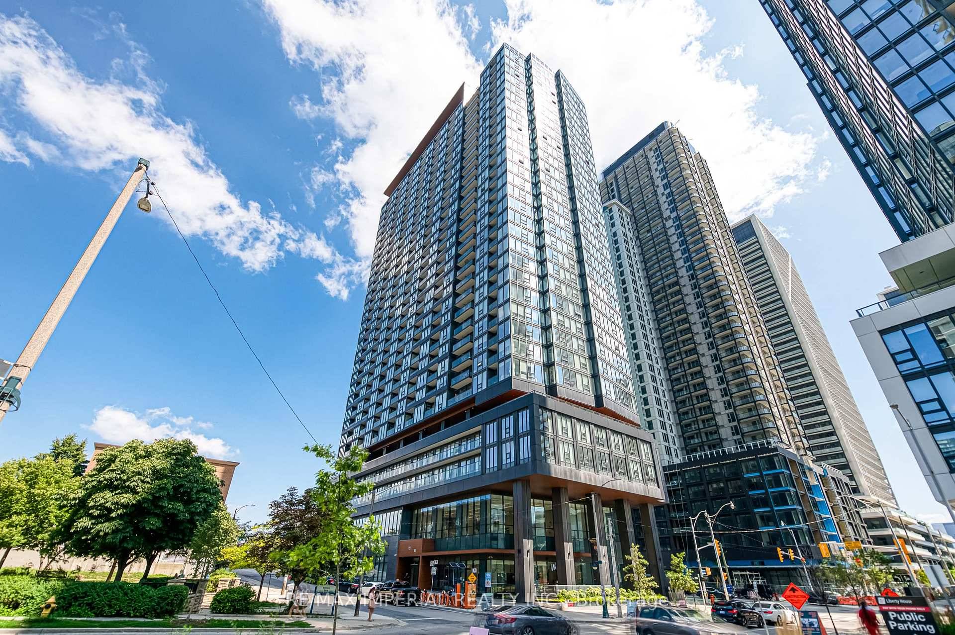 1 BEDROOM DEN WITH DOOR 2 FULL BATHROOMS 601 SQFT BALCONY LAKE VIEWS.