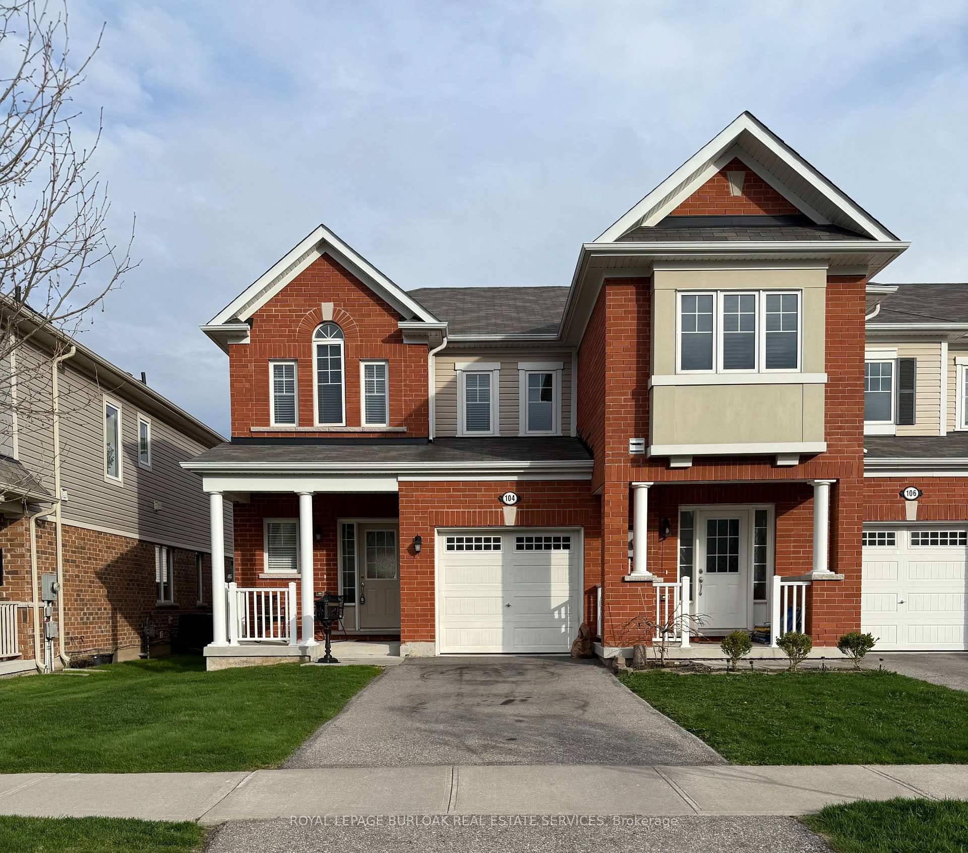 Welcome to Waterdown ! Beautiful 3 bedroom, 3 bathroom semi detached home located in a desirable, family friendly neighbourhood !