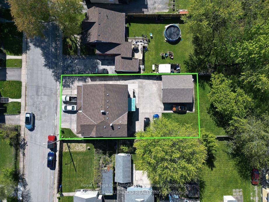 Legal Non Conforming 4 Plex In Law Suite Prime Investment Opportunity.