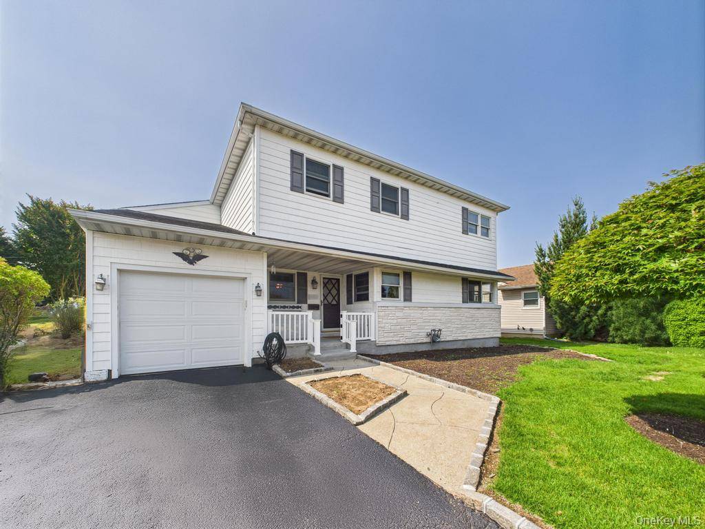 Welcome Home ! ! ! ! This beautiful and spacious colonial located right in the heart of North Massapequa offers 6 bedrooms and two full bathrooms, providing plenty of room ...