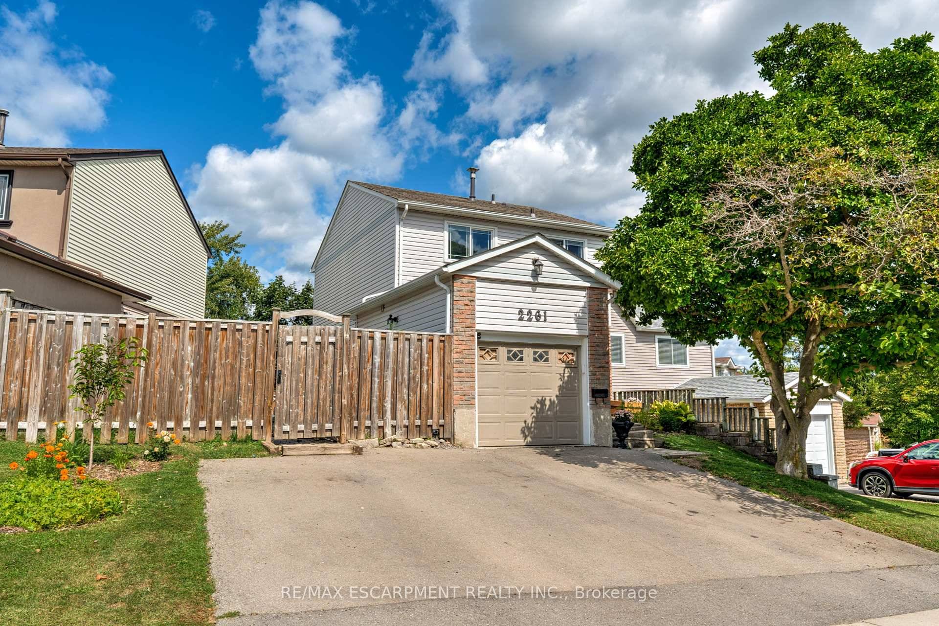 Welcome to this great detached family home, offering the perfect blend of comfort, functionality, and some modern updates.