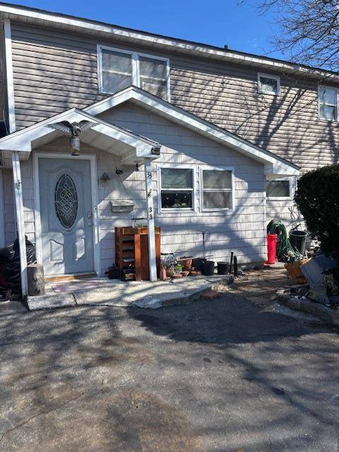 Expanded Ranch Levitt home in residential quiet community This is a handy man special 4 bedroom 2 baths large property circular driveway parking for 6 cars 3 car garage dual ...