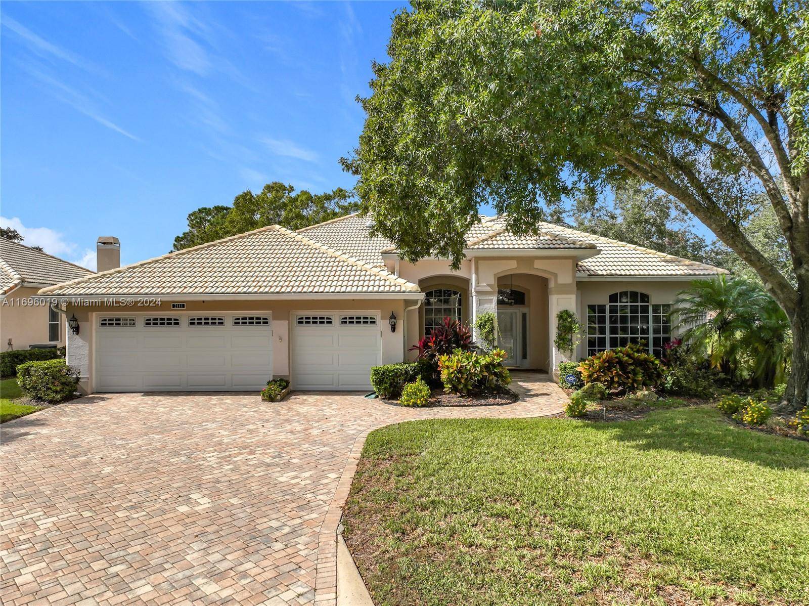 Welcome to your dream home in the highly sought after Hamptons of Kings Ridge community !
