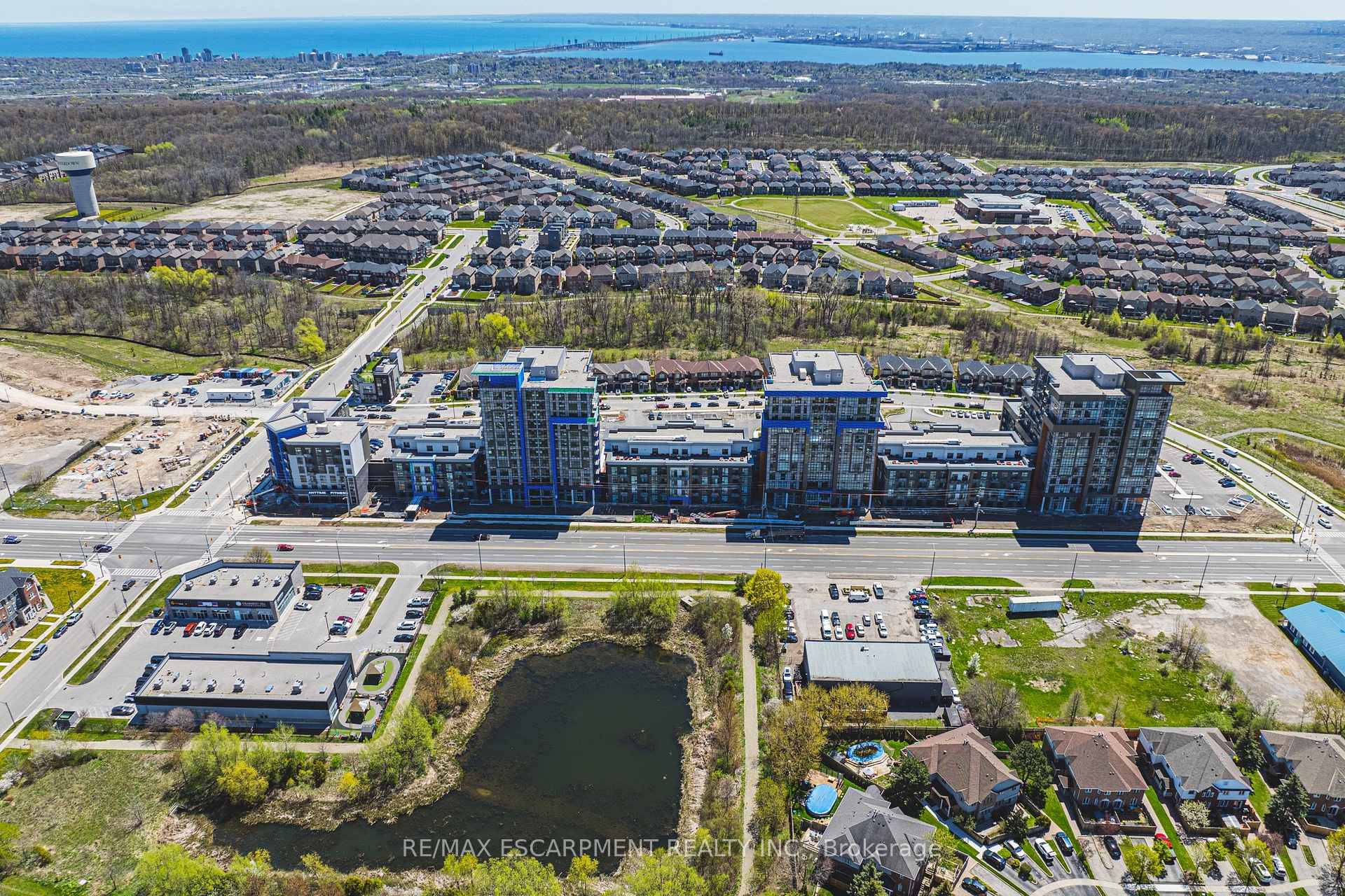 Welcome to the new Trend Living in beautiful Waterdown, the perfect blend of modern living, small town vibe and ideal location.