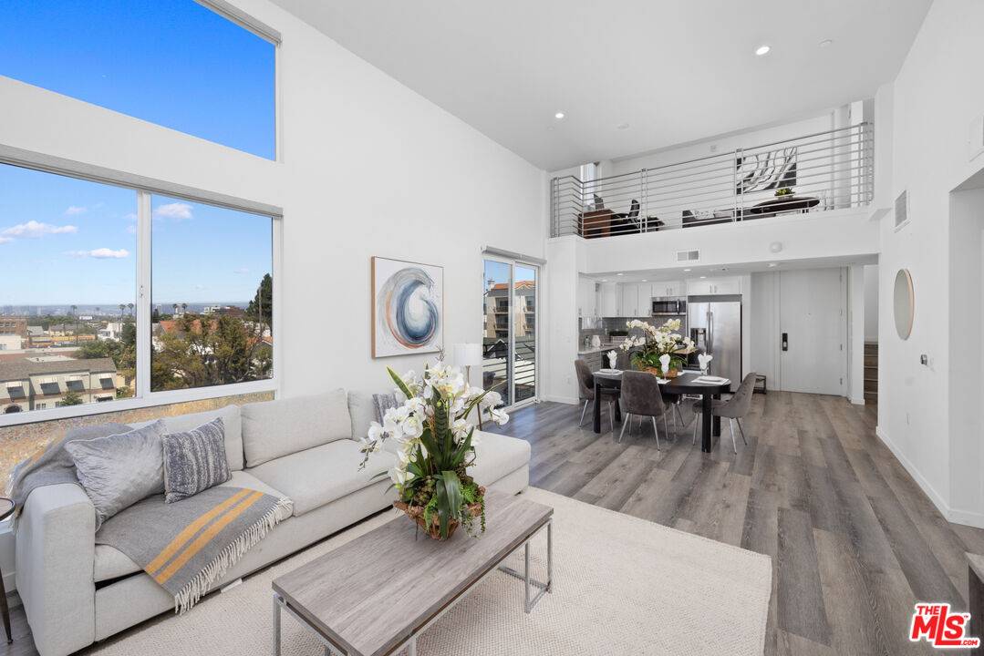 1055 S Serrano Ave 2BR La