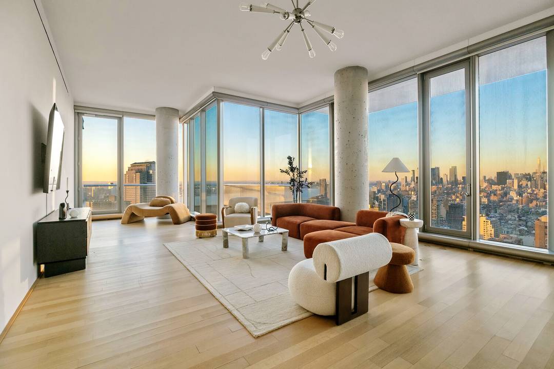 Palatial Skyline amp ; River Vistas Discover this 4 Bedroom Private Residence at the Trophy 56 Leonard Building Perched on the 39th floor, this 4 bedroom, 4.