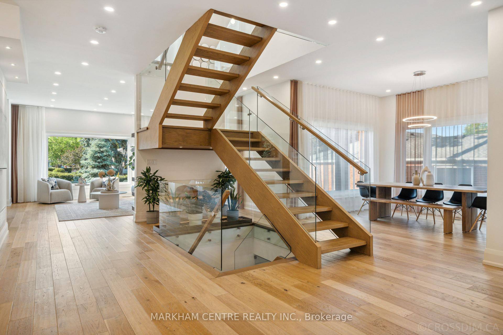 LIGHT FILLED LUXURY DETACHED HOME ON A QUIET CRESCENT IN THE HEART OF NEWMARKET Experience refined elegance and modern sophistication in this custom built luxury residence nestled on a quiet, ...