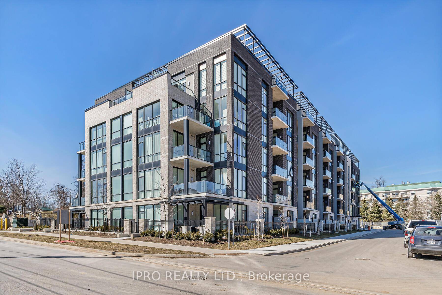 Luxurious Corner Unit Condo in Downtown Georgetown.
