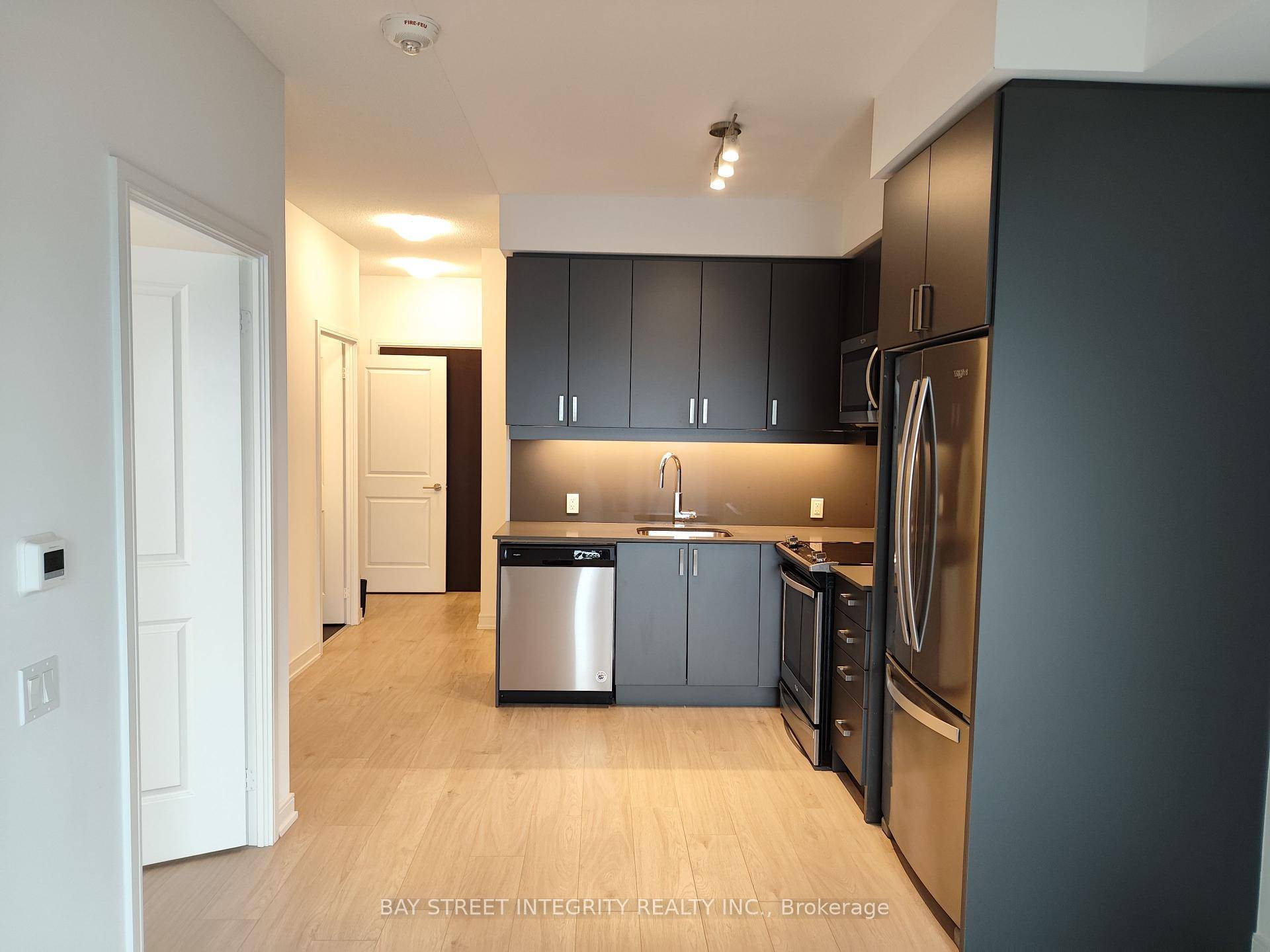 Luxurious Condo Unit At Hurontario amp ; Eglinton, 597 SQ.