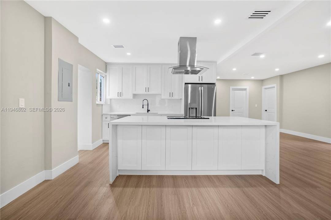 Charming 3 bedroom, 2 bath home located in a cozy pocket of West Buena Vista !