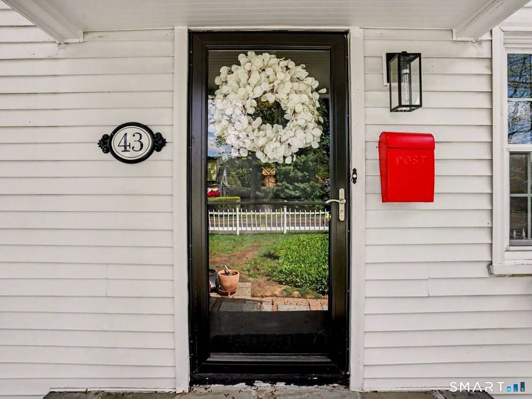 Welcome to 43 George Avenue, a meticulously maintained 3 bedroom Cape Cod in desirable Bettswood.