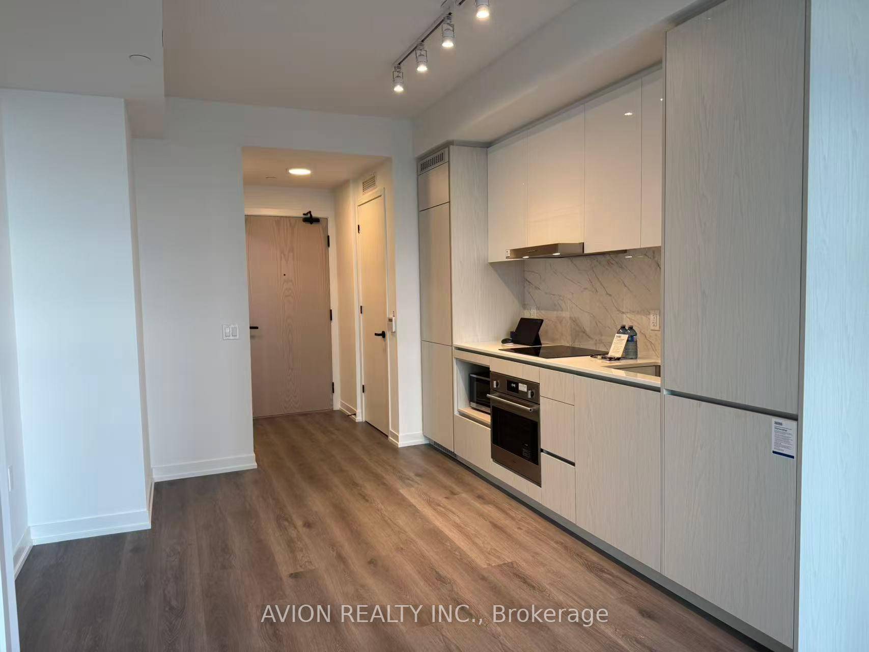 Welcome to this bright and stylish 1 bedroom, 1 bath condo on the 42nd floor.