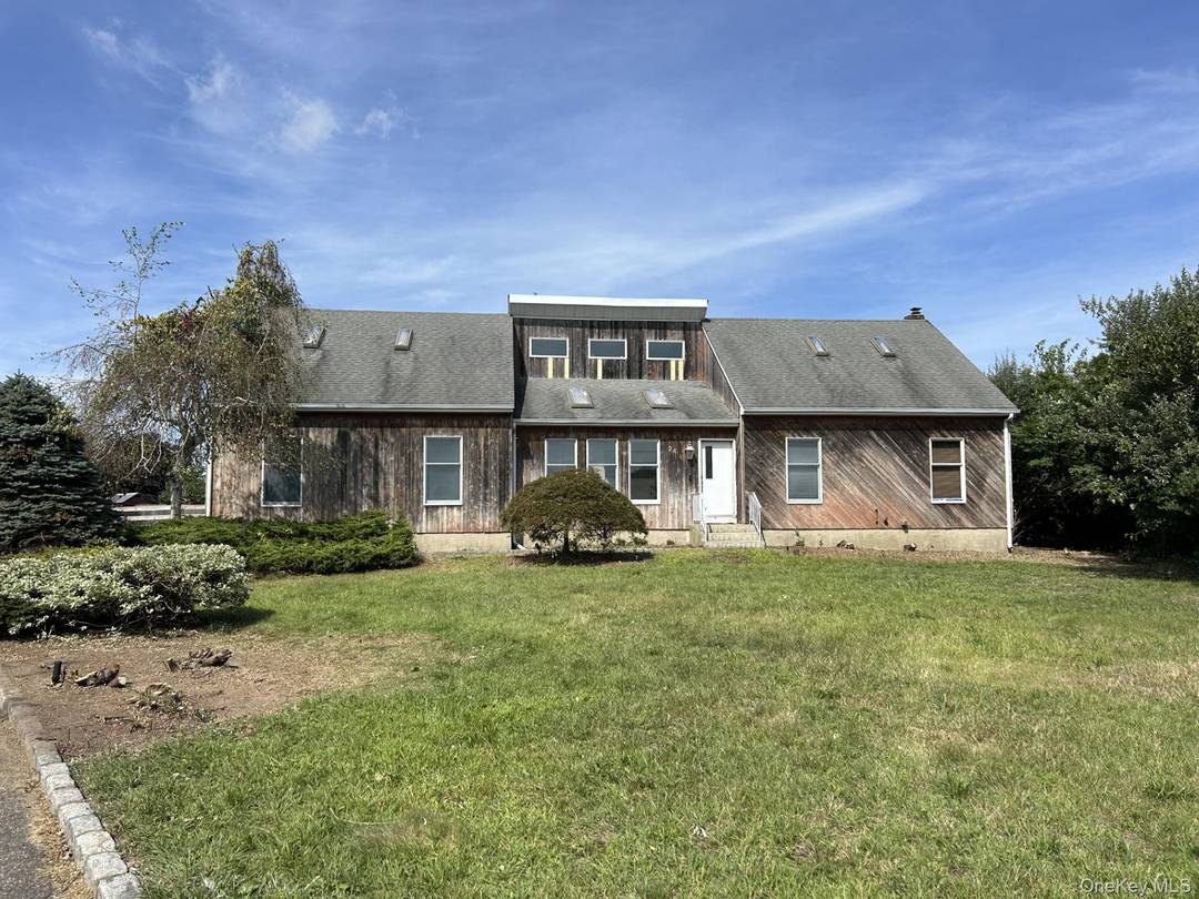 Hidden Gem. 4 Bedroom 3 Bath Contemporary nestled at end of Cul De Sac on.