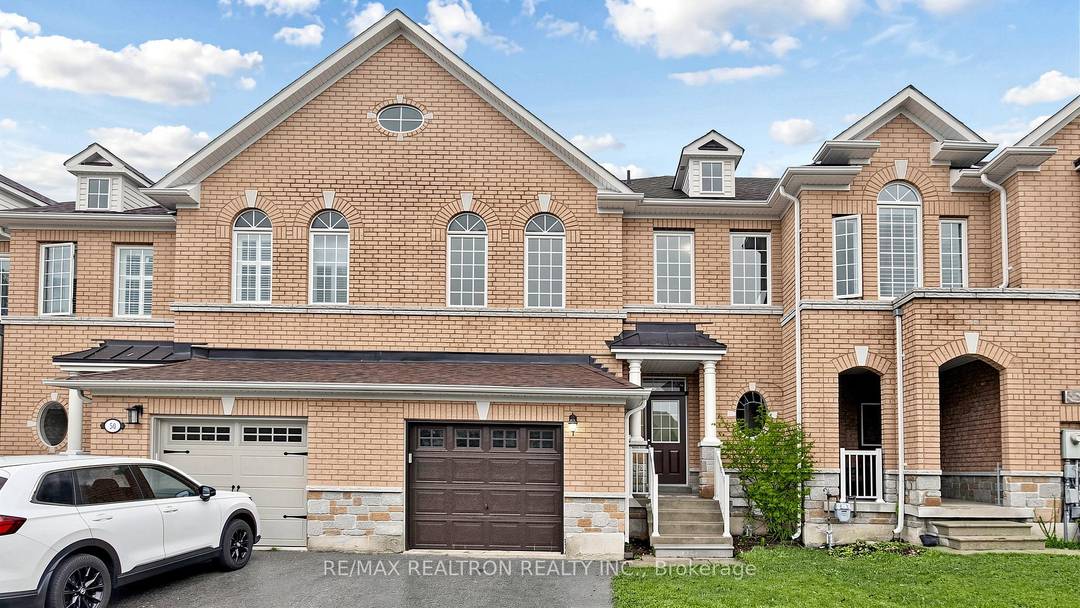 Executive Freehold Townhome In Highly Sought After Thornhill Woods No Maintenance Fees !