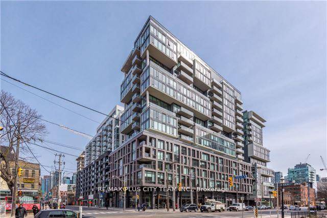 This fully furnished 1 bedroom, 1 bathroom condo is move in ready and offers a comfortable and stylish living experience in one of Toronto's most dynamic neighbourhoods.