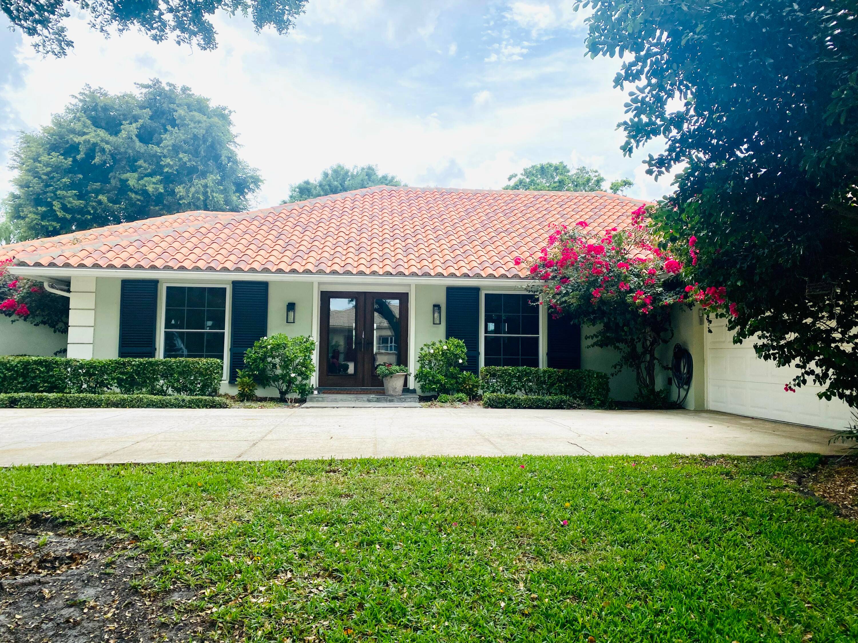 This neighborhood is the best kept secret in West Palm Beach !