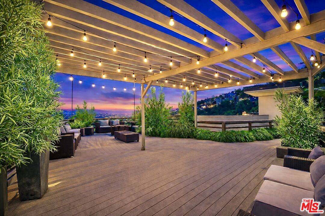 8827 Evanview Dr 6BR Sunset Strip La