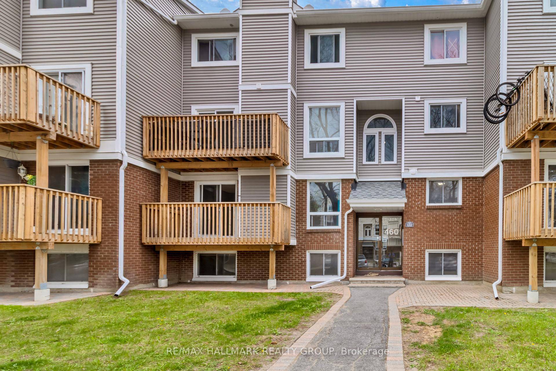 Welcome to convenient and affordable living in the heart of Kanata !