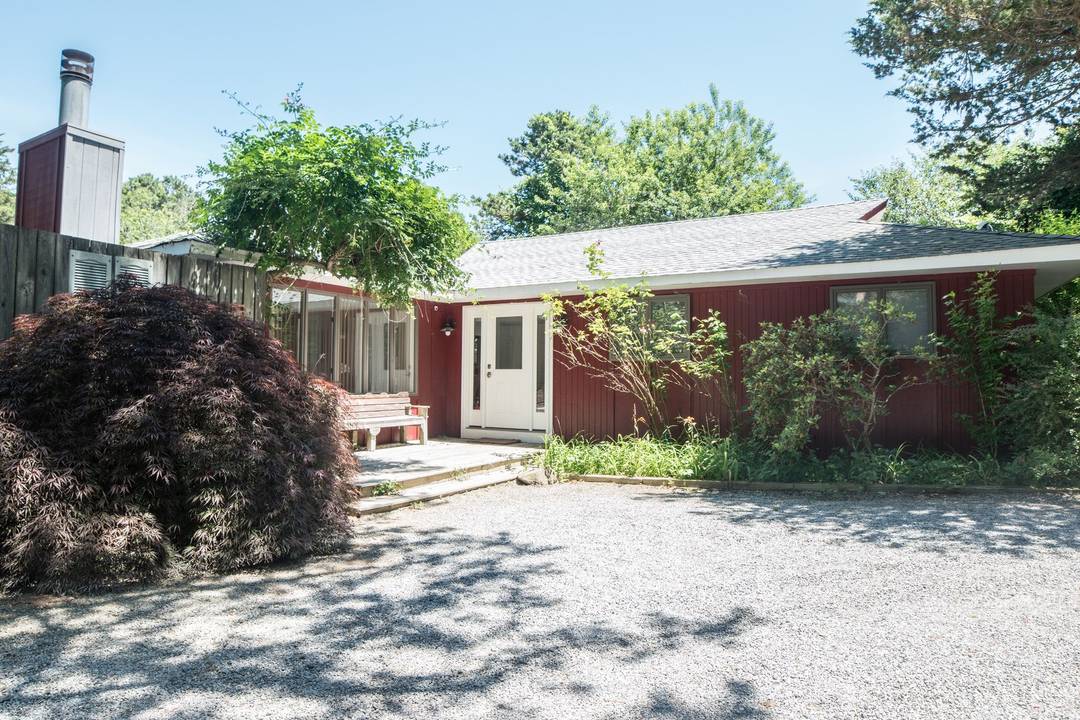 Shinnecock Hills Summer Escape