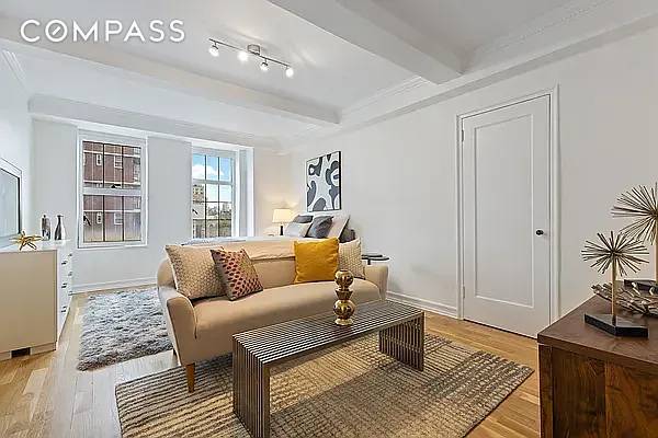Dogs are not allowed. Perfectly located on a high floor in coveted London Terrace Towers, this bright pre war studio offers everything you need in the heart of Chelsea.