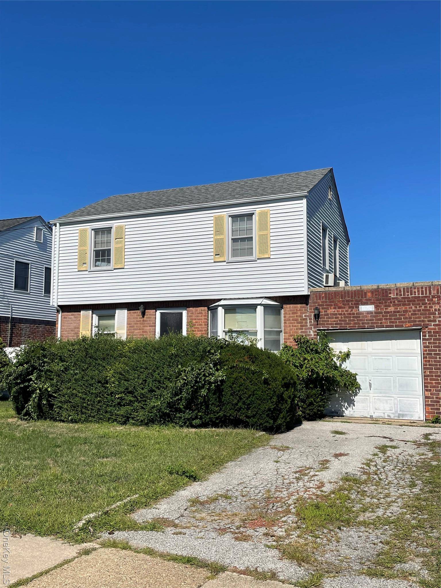 Priced to sell in Mineola with Mineola Schools !