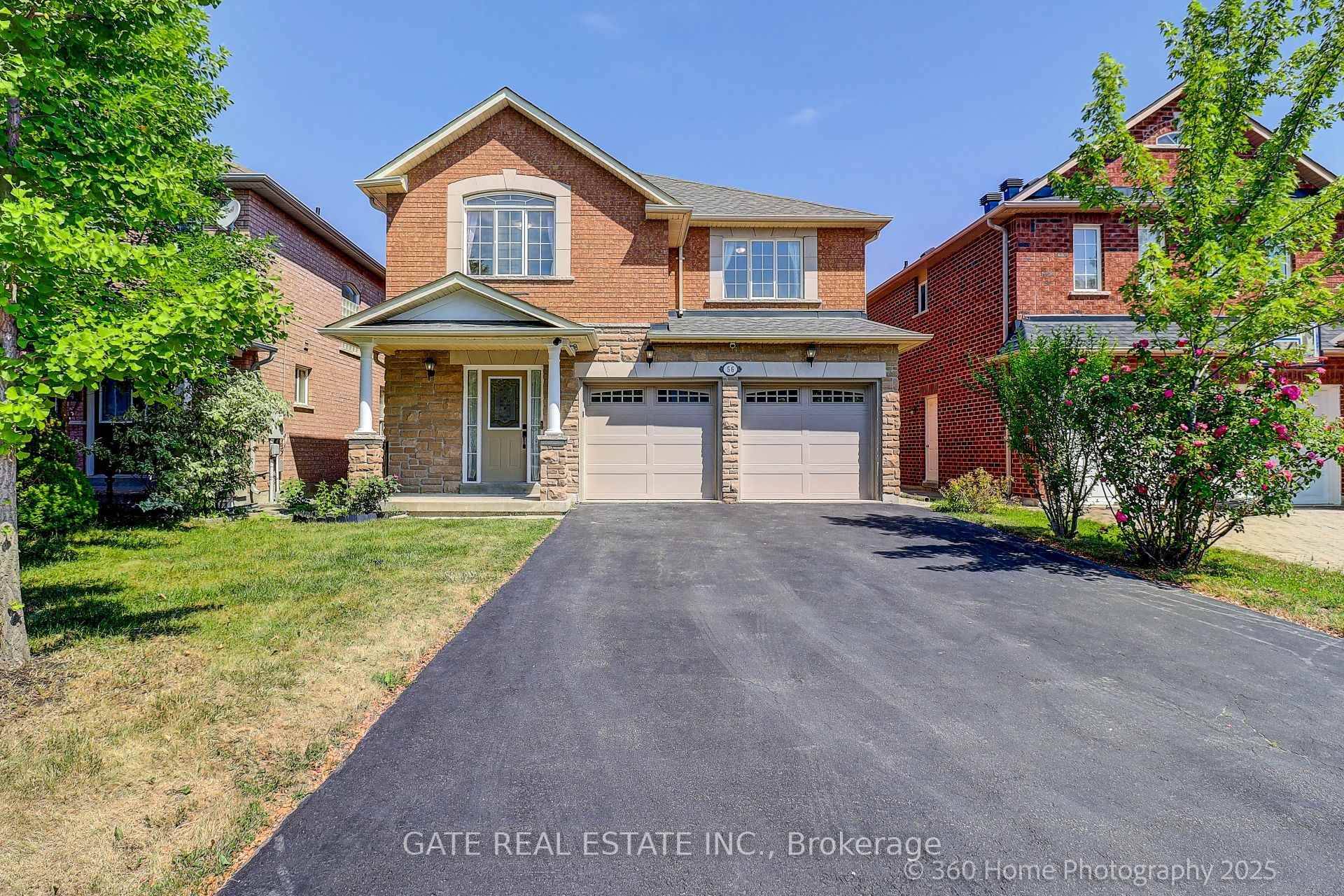 Over 3, 700 sqft of living space in this bright and spacious Markham home !
