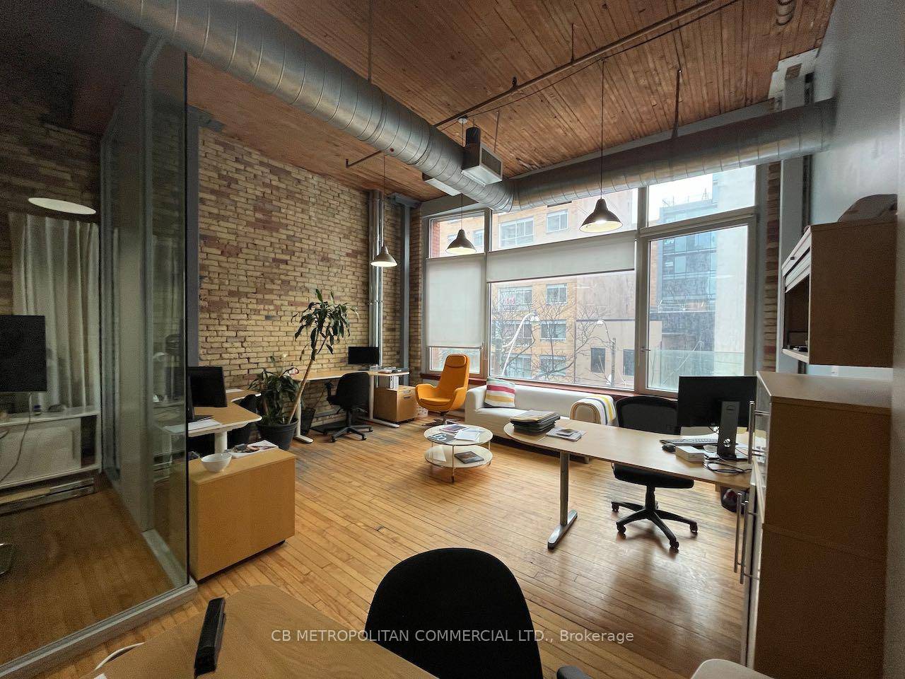 Gorgeous Brick amp ; Beam Character Office One City Block East Of Yonge St And Within A Short 400M Walk Of The Ttc Queen And King Subway Stations.