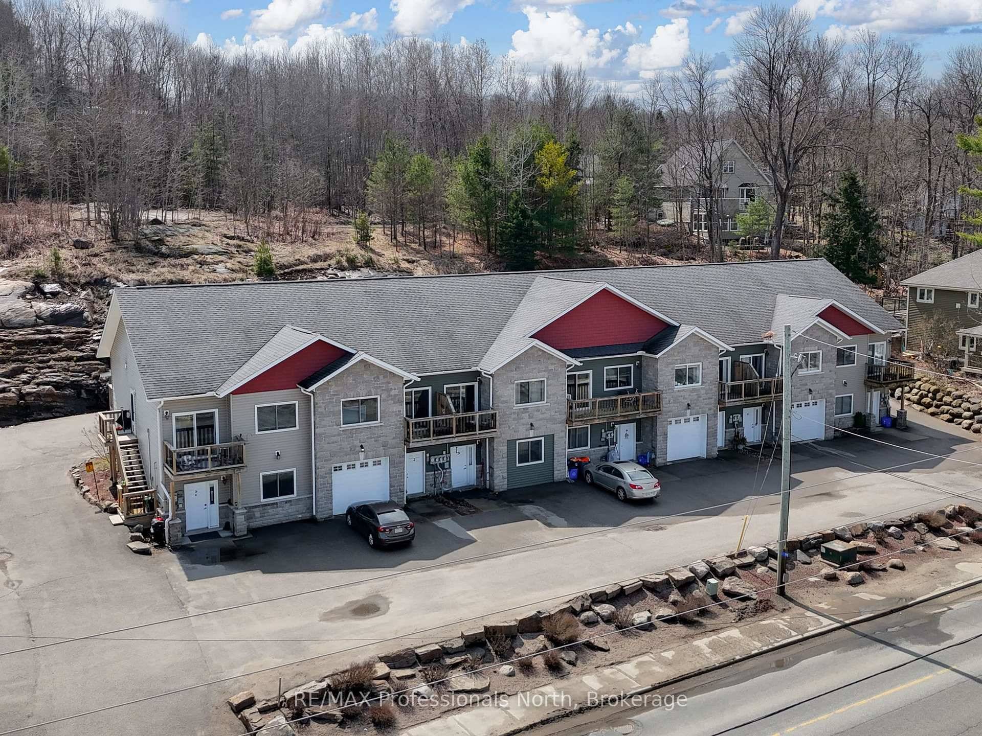 Step into your next chapter at this almost new, renovated freehold townhouse, perfectly situated On Main Street in the heart of Huntsville, Muskoka.