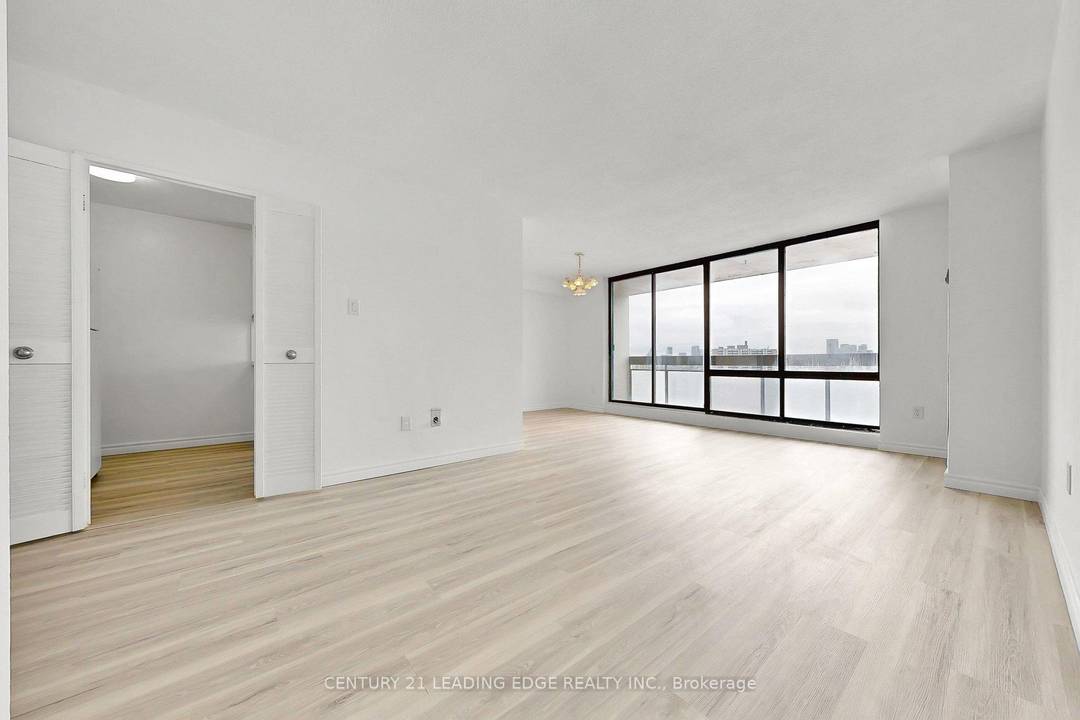Spacious end unit, renovated, modern, brand new laminate flooring throughout, brand new kitchen, cabinets, stone countertop, brand new B I dishwasher, stove, exhaust fan, freshly painted throughout including ceiling, bright ...