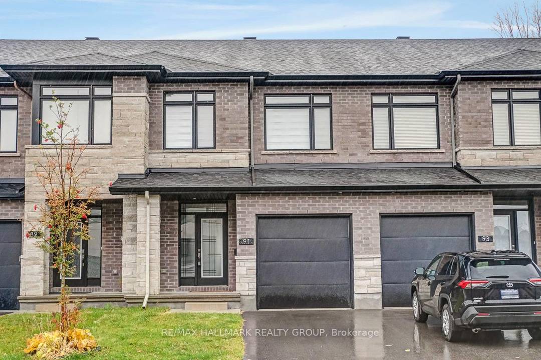 Opportunity to rent a fully furnished, turnkey, 3bedroom 3bath executive townhouse in Riverside South.