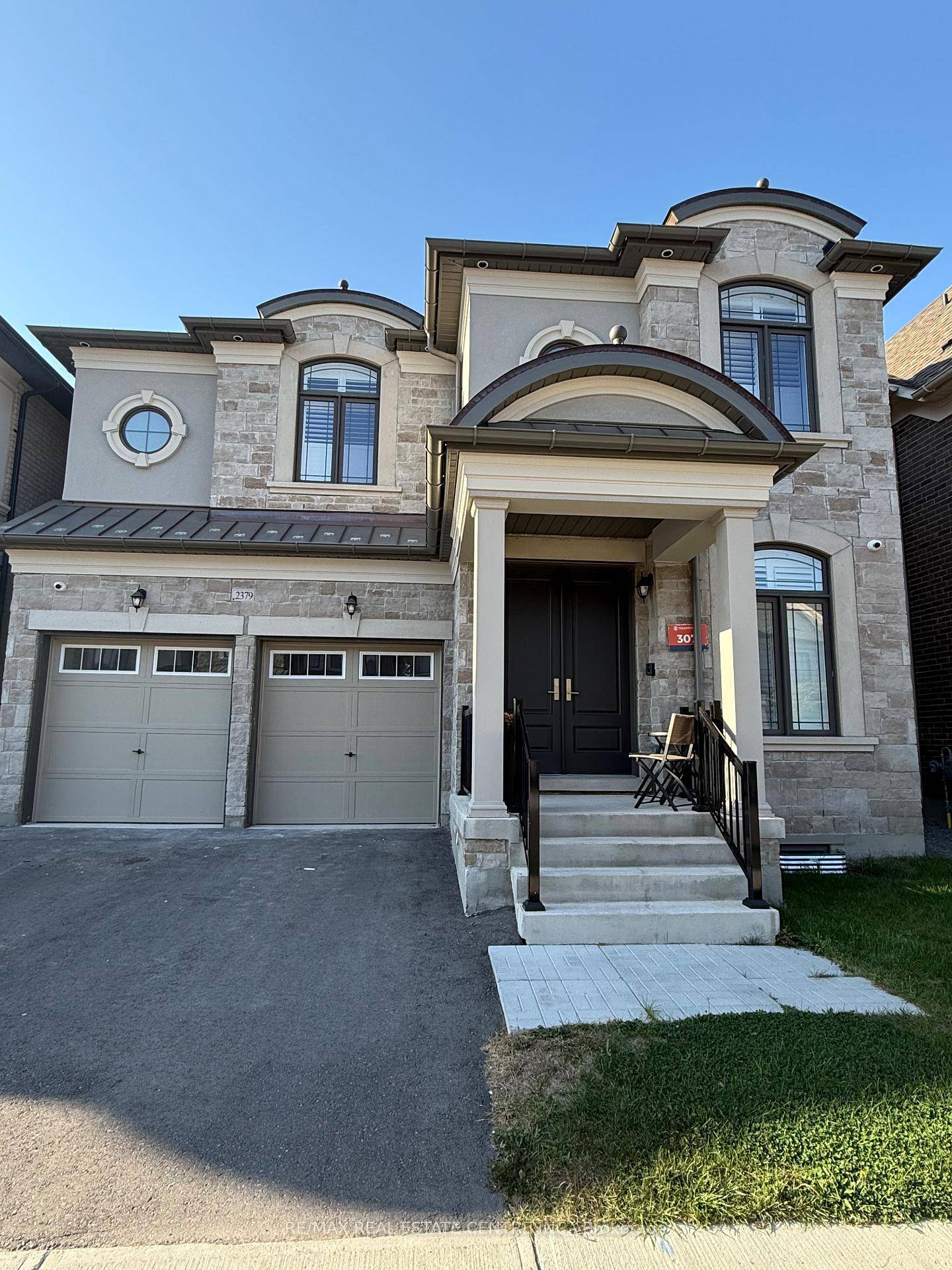 An elegant 2 Bedroom unit with 1 Washroom offers 1, 400 sqft of living space in a basement in Oakville, located on Bronte Rd amp ; QEW.