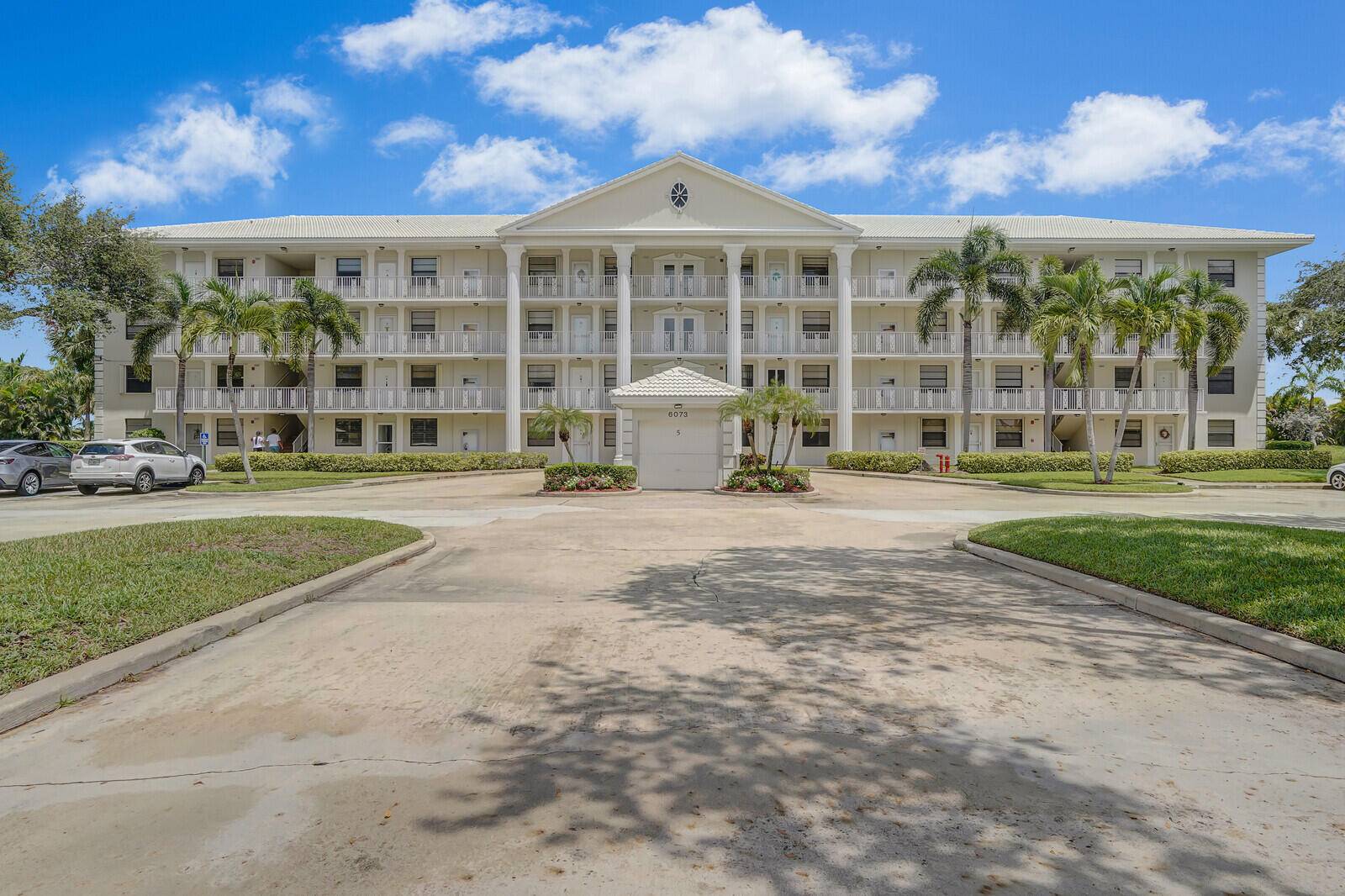 Beautiful 2BR 2BA home in WhiteHall at Camino Real, Boca Raton.