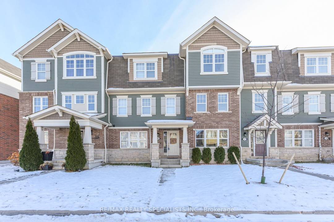 Gorgeous Fully Furnished Townhome Recently Renovated with Brand New Floors amp ; Oak Stairs, Professionally Painted, Upgraded Light Fixtures, Cameras Font amp ; Back, New Window Coverings, Very Functional Layout, ...