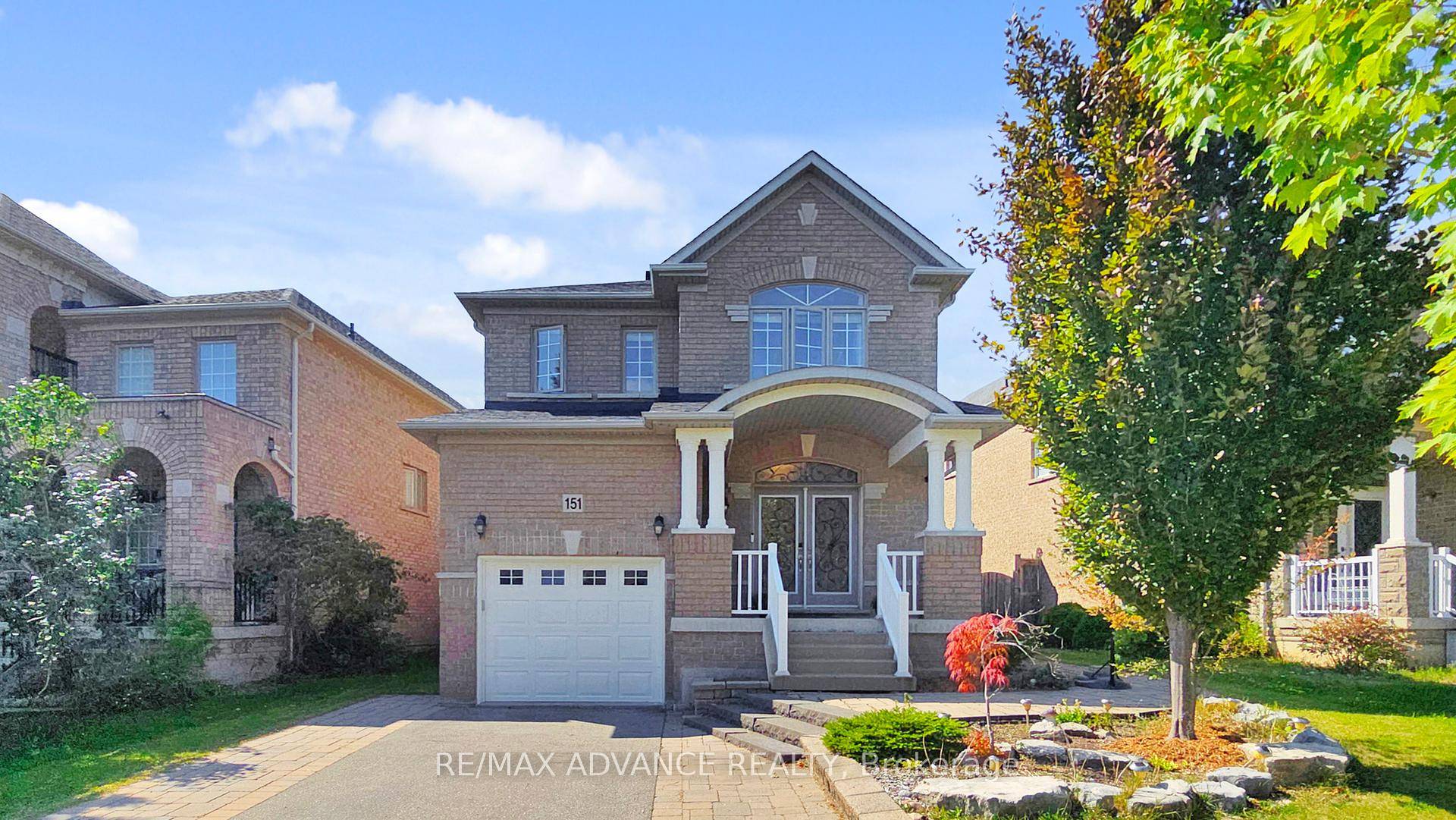 Stylish Fully Detached 4 Bedroom Home in Prime Patterson !
