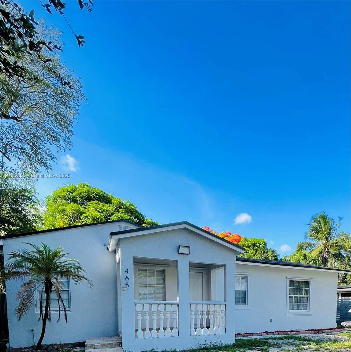 Spacious 4BD 3BA home perfect 3 2 1 1 in North Miami Beach and also with a separate private in law suite !