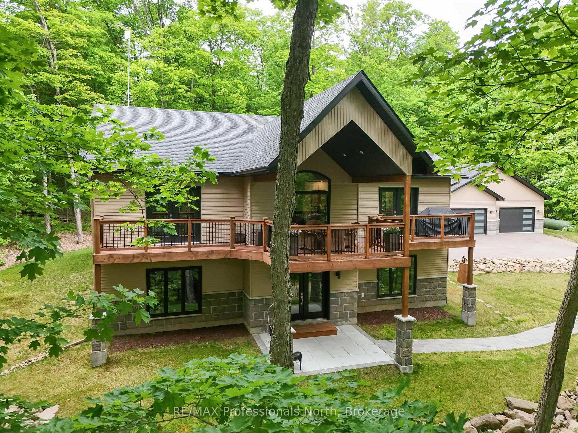 This stunning 4 YEAR new home designed for comfort and luxury, offering Muskoka living at its best with breathtaking views and access to Walker Lake, almost 6 acres of hardwood ...