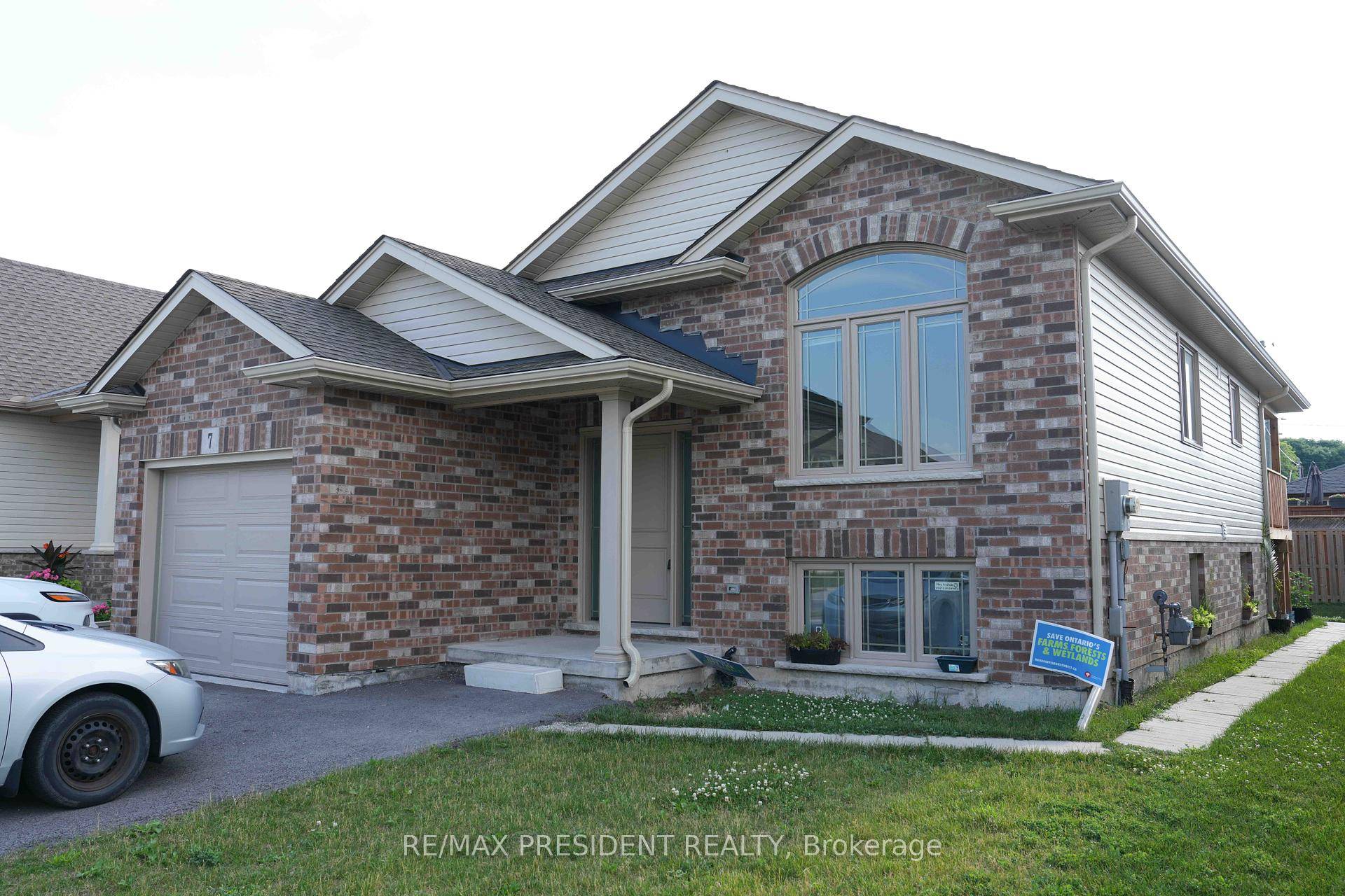 Dual Income Bungalow in a Prime St.