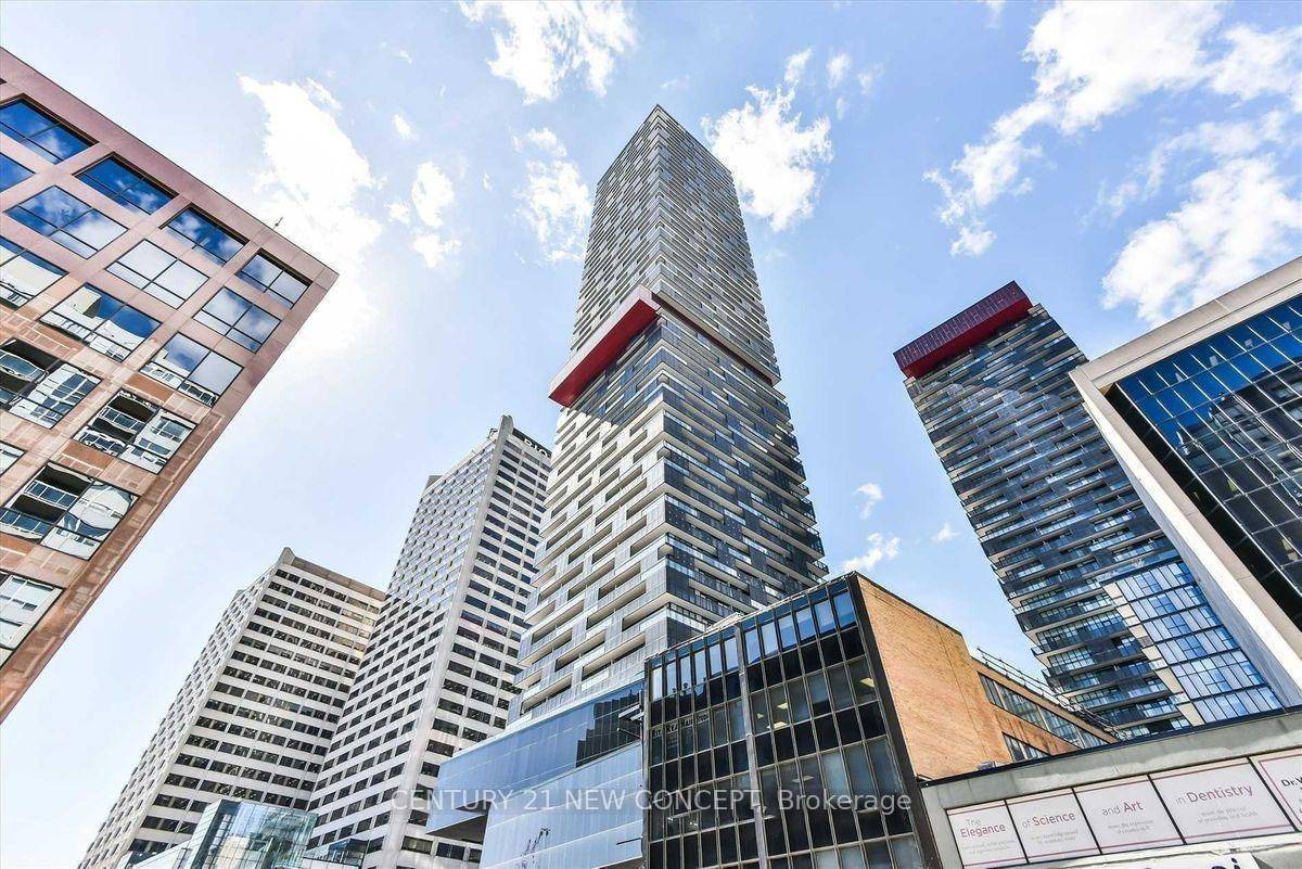 Live in style in this spacious 1 bedroom den condo at the iconic E Condos.
