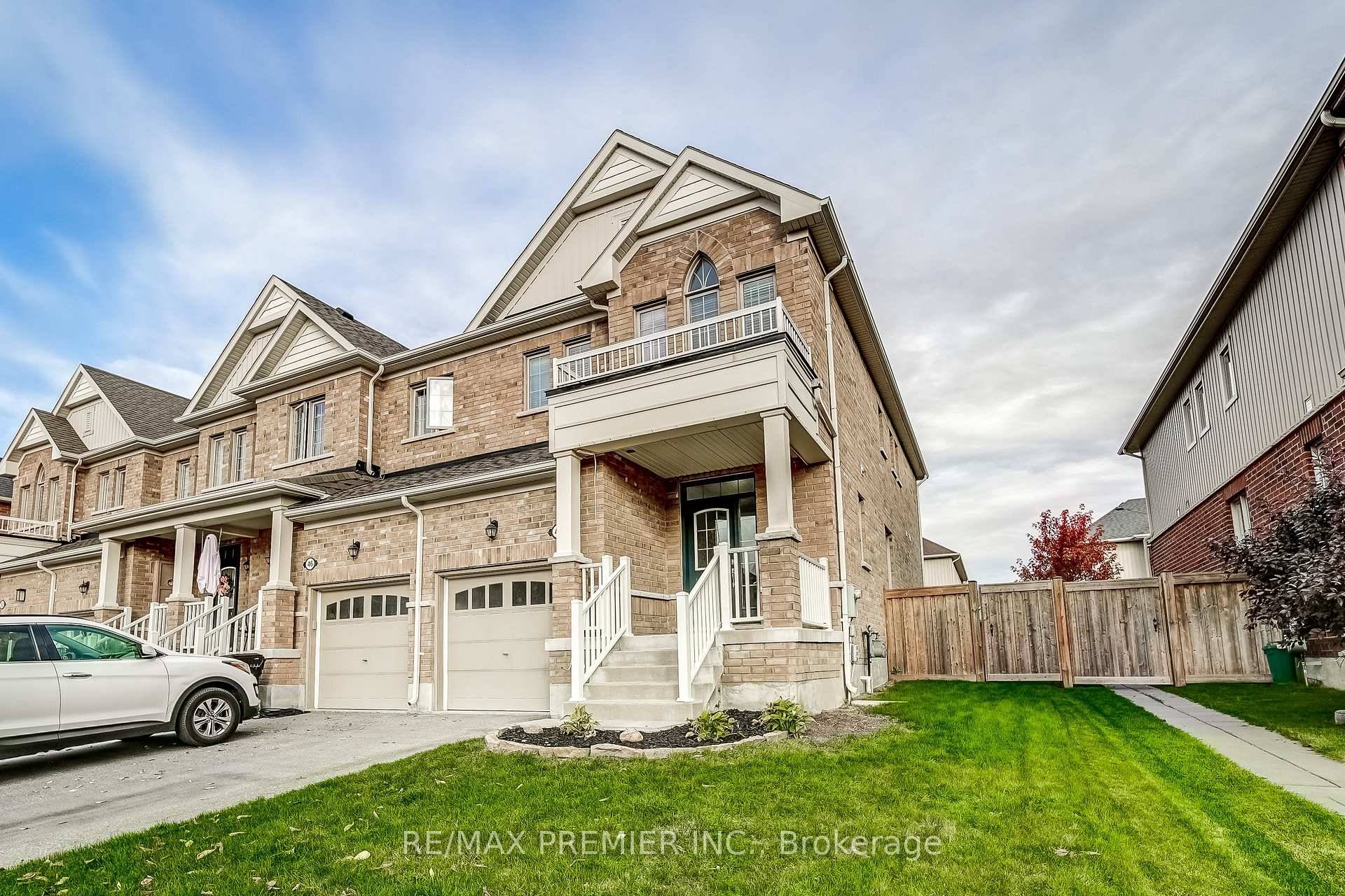 Welcome to this bright and spacious 3 bedroom, 3 bathroom end unit townhouse ideally located near 4th Line and Turner Drive in one of Tottenham's most desirable family friendly communities.