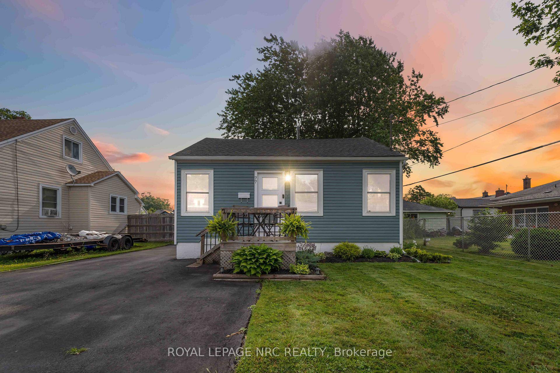 Charming 2 Bedroom Bungalow in a Mature Neighbourhood Step into comfort and style with this beautifully updated 2 bedroom bungalow, nestled in a quiet, established neighbourhood.