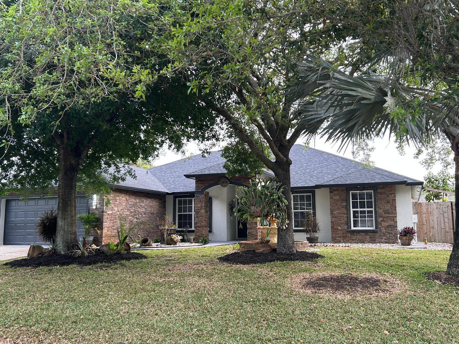EQUIPPED WITH ACCORDION SHUTTERS AND IRRIGATION SYSTEM, REMODELED PROPERTY, POOL, ROOF SEP 2022, 2025 CERAMIC FLOOR.