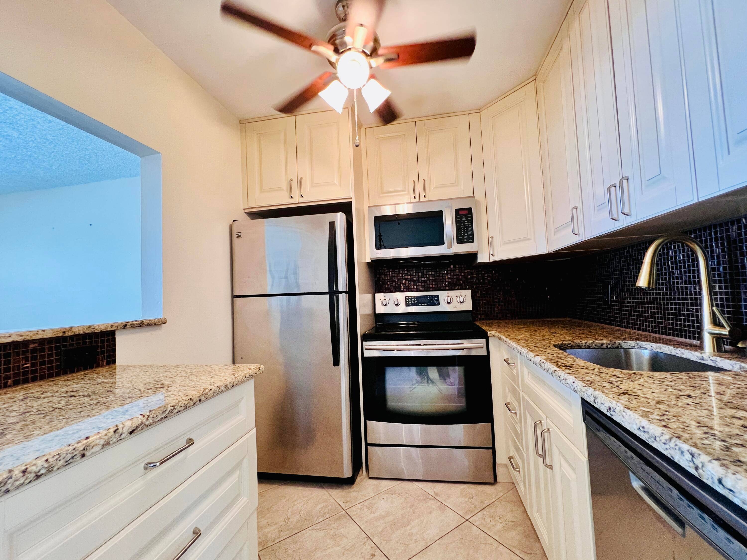 BEAUTIFUL WATER VIEWS UPDATES IN 55 CENTURY VILLAGE !