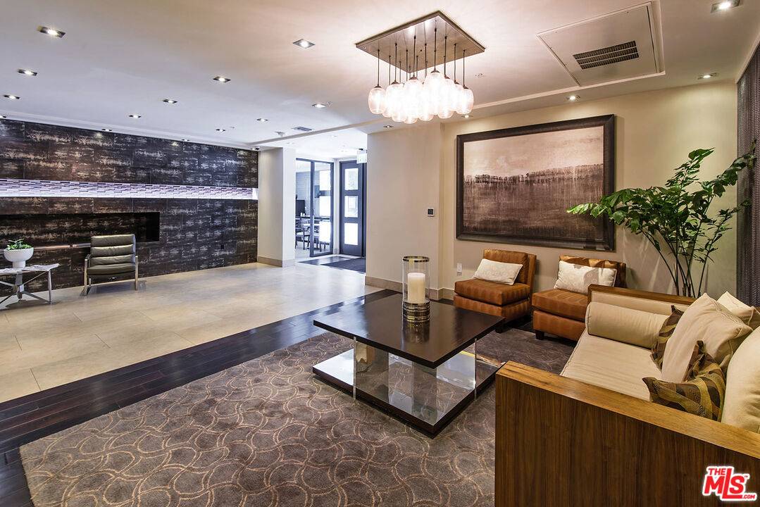 432  N OAKHURST DR 3BR Beverly Hills Post Office | B.H.P.O. La